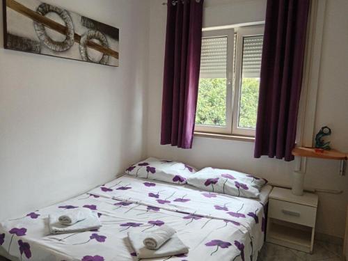 a bedroom with a bed and a window at Room Antonia in Umag