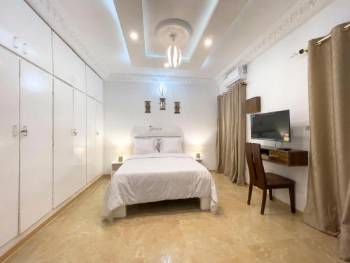 Tempat tidur dalam kamar di Résidence Alphadis