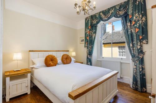 Blue Bliss - Sumptuous, Period Apartmentにあるベッド