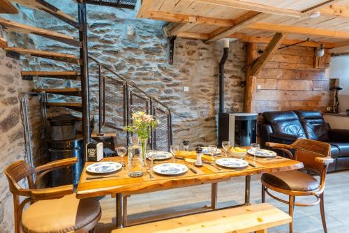 a dining room with a wooden table and chairs at Gite lou clapas 5 personnes in Mas-dʼOrcières
