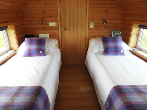 Postel nebo postele na pokoji v ubytování Hebridean Huts