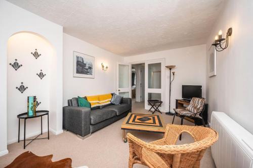 Cosy 2 bedroom flat close to Tower Bridge with free parking photo 12