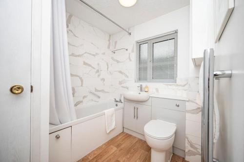 Cosy 2 bedroom flat close to Tower Bridge with free parking photo 13