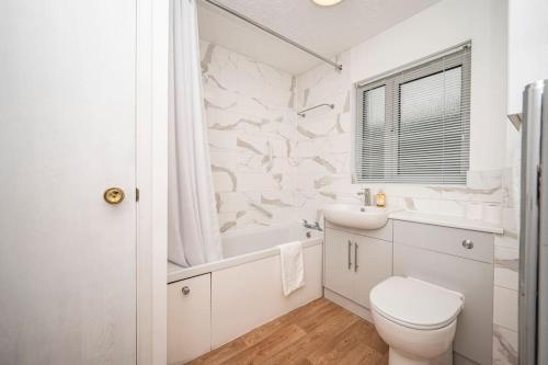 Cosy 2 bedroom flat close to Tower Bridge with free parking photo 16