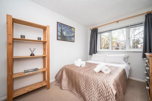Cosy 2 bedroom flat close to Tower Bridge with free parking photo 8