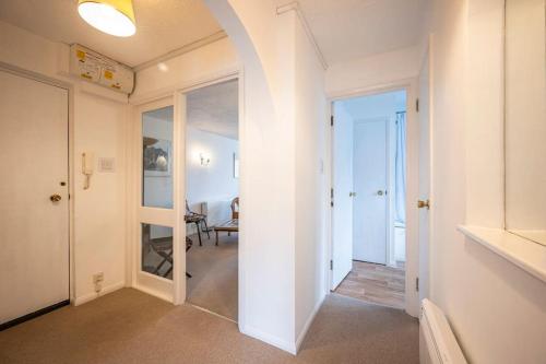 Cosy 2 bedroom flat close to Tower Bridge with free parking photo 23