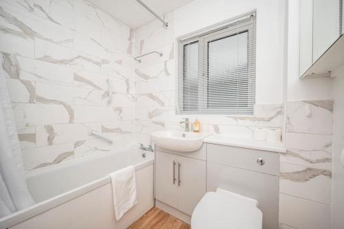 Cosy 2 bedroom flat close to Tower Bridge with free parking photo 25