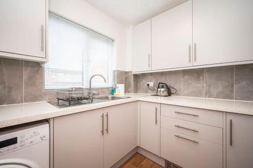 Cosy 2 bedroom flat close to Tower Bridge with free parking photo 31