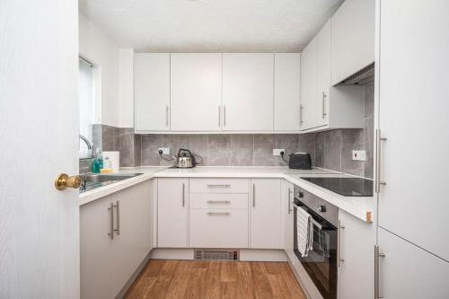 Cosy 2 bedroom flat close to Tower Bridge with free parking photo 32