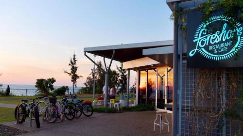 Berbasikal di atau sekitar Sensational Sunsets Ocean Views From Top Floor