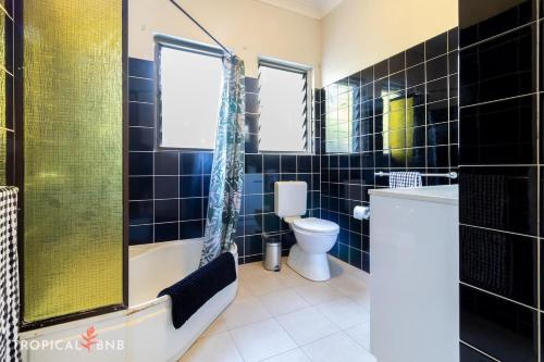 Gambar di galeri bagi The Barra Retro 3 Bed Unit Walk To Foreshore di Nightcliff