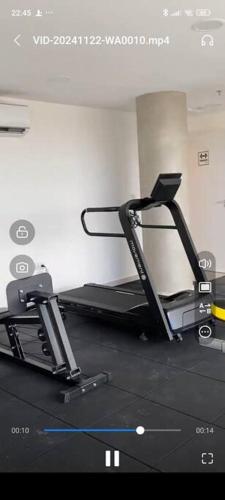 a room with a gym with a treadmill at Apartamento con pileta en Asunción centro in Asuncion