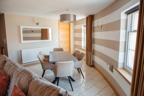 a living room with a table and a couch at Posh Pads - Liverpool 1 - Apart-Hotel in Liverpool
