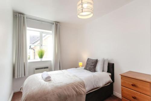 Snowberry Close - Contractors Long Stay by ShortStayUK photo 11