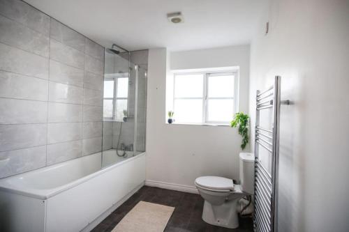 Snowberry Close - Contractors Long Stay by ShortStayUK photo 13