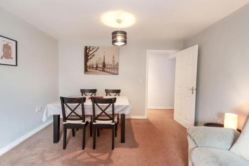 Snowberry Close - Contractors Long Stay by ShortStayUK photo 19