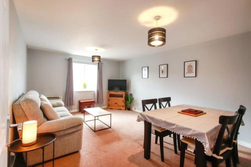Snowberry Close - Contractors Long Stay by ShortStayUK photo 5