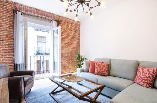 Bright Cozy 2BD 2BTH with Balcony - Chueca