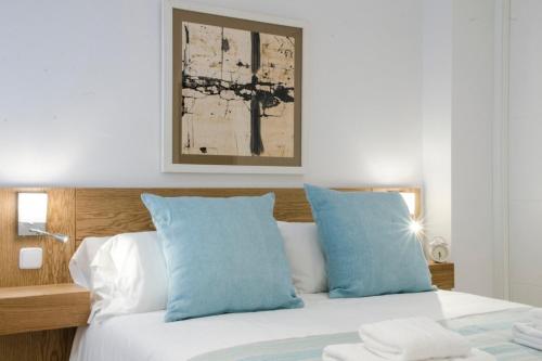 Bright Cozy 2BD 2BTH with Balcony - Chueca