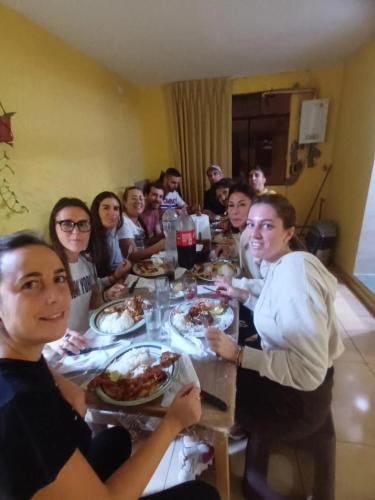 Goście zatrzymujący się w obiekcie Close to Airport - Free One Time Pickup - A y J Familia