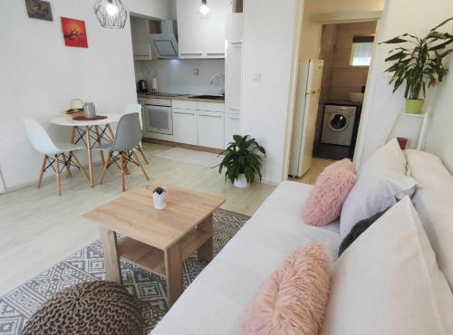 Comfortable Crikvenica Apartment with Terrace and WiFi
