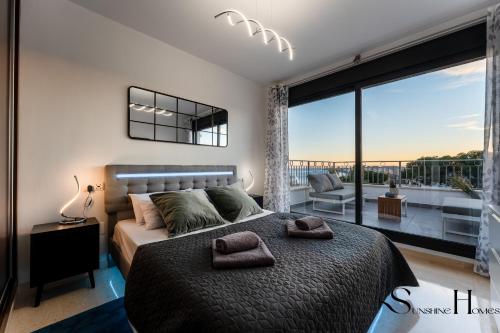 Luxury townhouse with rooftop sauna & Jacuzzi