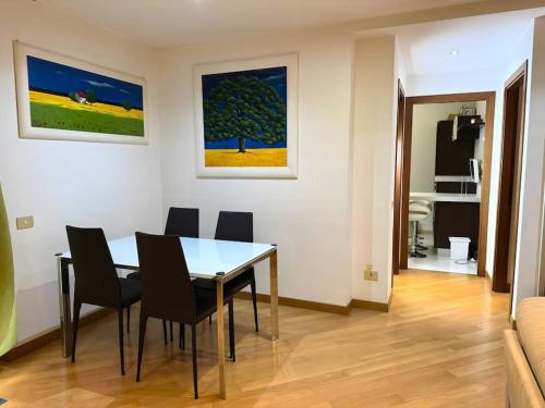 10 Min to Metro Cozy Apartment Near City Center