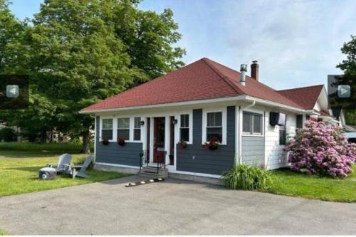a small white house with a red roof at The Tipsy Gypsy in Hunter