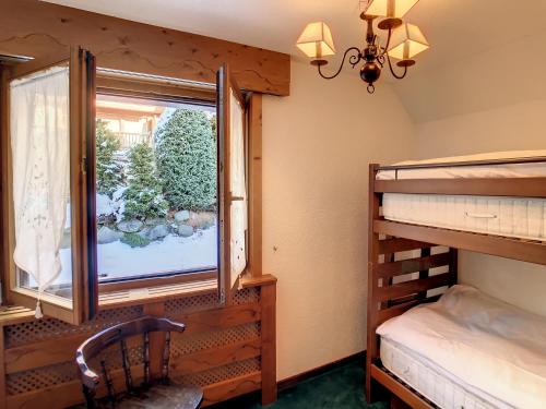 a bedroom with two bunk beds and a window at Lichen 8 in Verbier
