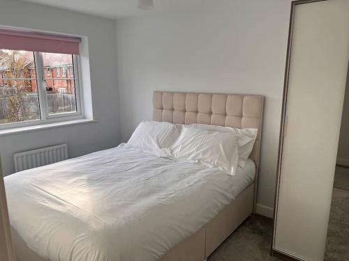 Ένα ή περισσότερα κρεβάτια σε δωμάτιο στο 3 bedrooms house near Gatwick