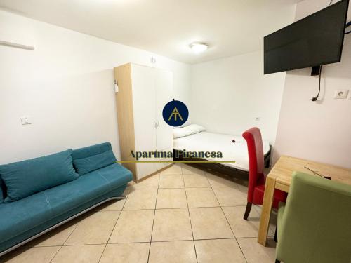TV a/nebo společenská místnost v ubytování Apartma PIRANESA II