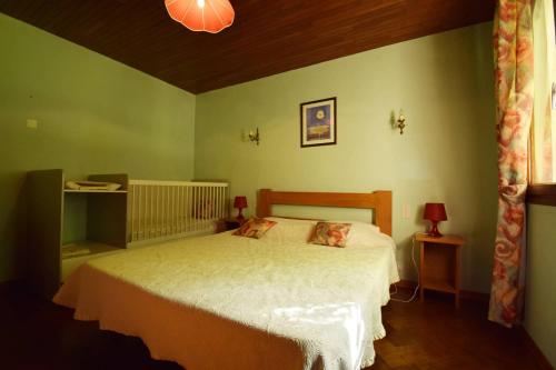 Ένα ή περισσότερα κρεβάτια σε δωμάτιο στο Maison contemporaine pour 12 personnes