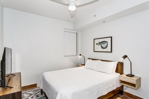 Postel nebo postele na pokoji v ubytování Beach Club 1B - 204B