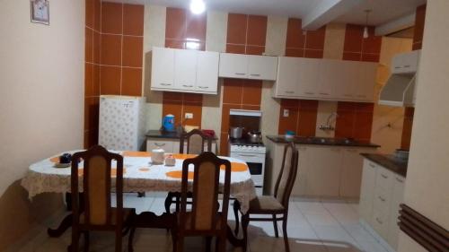 Kuchyň nebo kuchyňský kout v ubytování Departamento confortable en zona céntrica