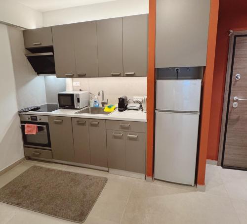 Minimal 2bd apartment in Thisio