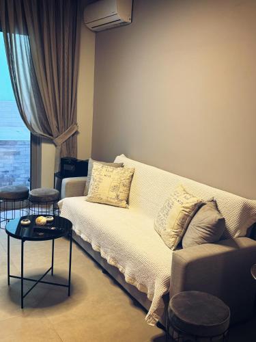 Minimal 2bd apartment in Thisio