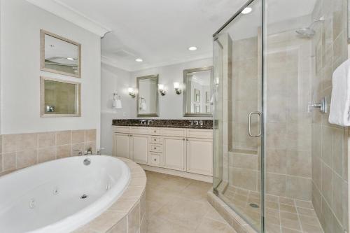 Ένα μπάνιο στο Beach Club Gulf Front 3B Condo - 603