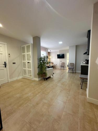 a large living room with a couch and a table at Apartamentos Puente Romano Suites Parking Gratis in Merida