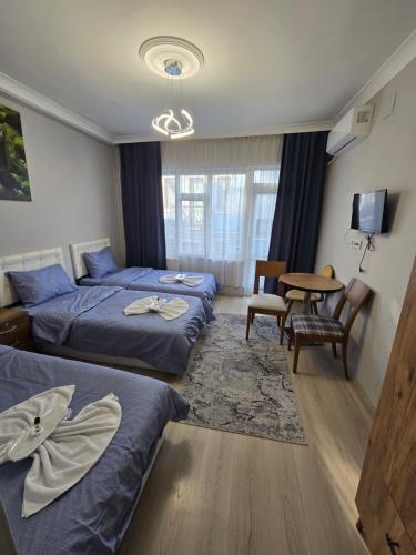 Postel nebo postele na pokoji v ubytování Taksim Millennium Suit Hotel