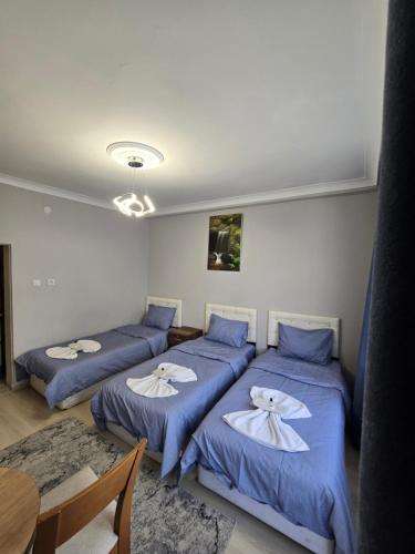 Postel nebo postele na pokoji v ubytování Taksim Millennium Suit Hotel