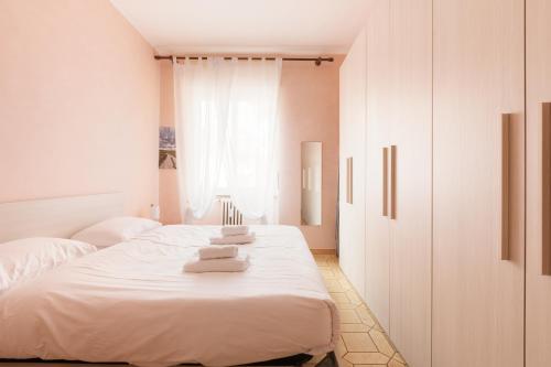 GuestHost - APT with balcony- M3 Maciachini