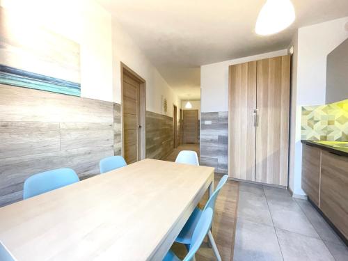 Imagine din galeria proprietății Superior Komputerowa, 4 rooms, 3 bedrooms, Airport-City train, Metro! 24h reception! în Varșovia