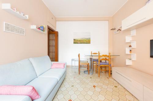 GuestHost - APT with balcony- M3 Maciachini