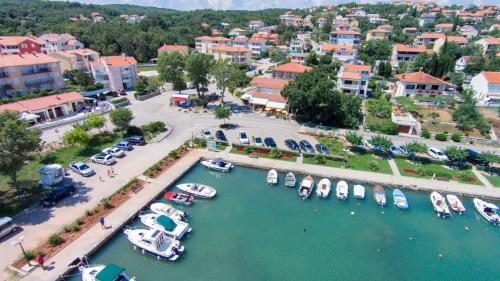 Gallery image of Apartments Vila Nidisa in Čižići