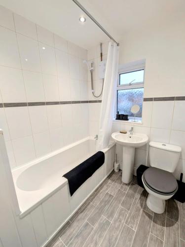 a bathroom with a tub and a toilet and a sink at Spacious 3 BDRM with Driveway , Garden, Blyth in Blythe