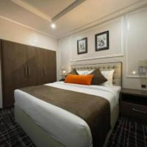 Ένα ή περισσότερα κρεβάτια σε δωμάτιο στο Misan Hotel Lekki Phase 1