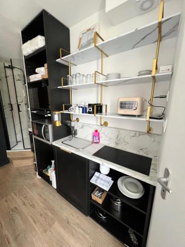 Batignolles, Montmartre Chambre 12m2 , Metro 13 et 14
