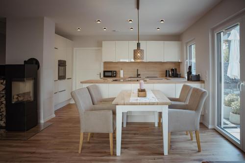 a kitchen and dining room with a table and chairs at Ferienhaus Eifeltoni in Nettersheim