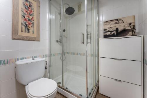a bathroom with a toilet and a glass shower at Salou Luxury Stay Beach Pool Parking AC in Salou