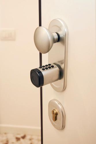 a door with a door knob on a door with a door knob at MILANO URBAN FLATS Suite Sanzio 20 - Vicino a Duomo, Stadio e Fiera in Milan